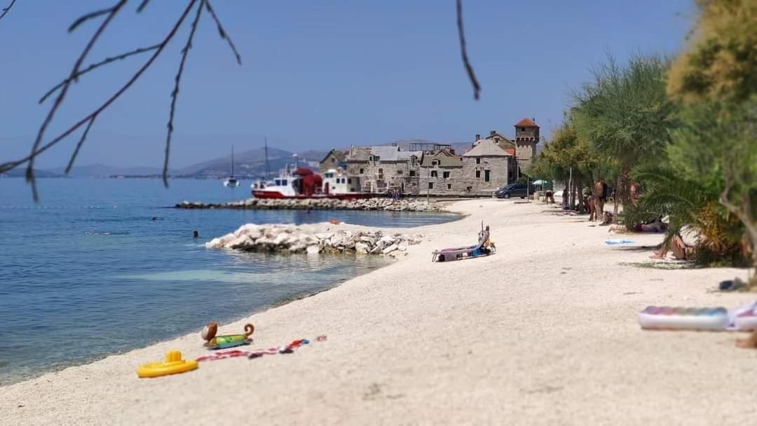 Apartmani Luis Kaštela Buitenkant foto