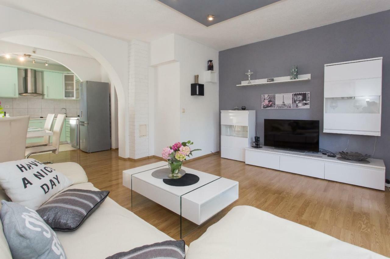 Apartmani Luis Kaštela Buitenkant foto