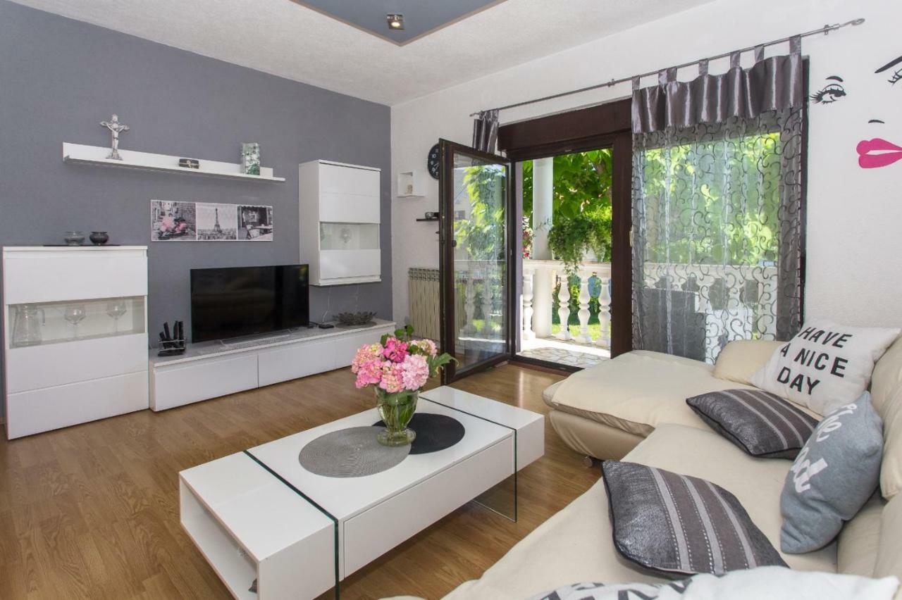 Apartmani Luis Kaštela Buitenkant foto