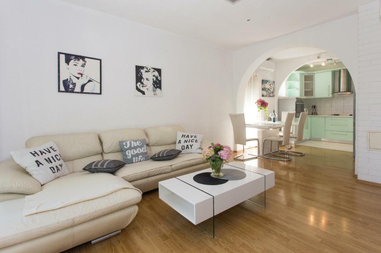 Apartmani Luis Kaštela Buitenkant foto