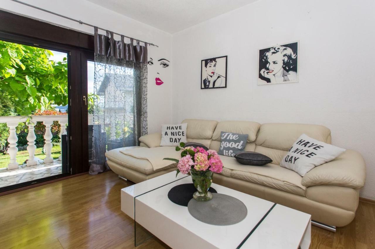 Apartmani Luis Kaštela Buitenkant foto